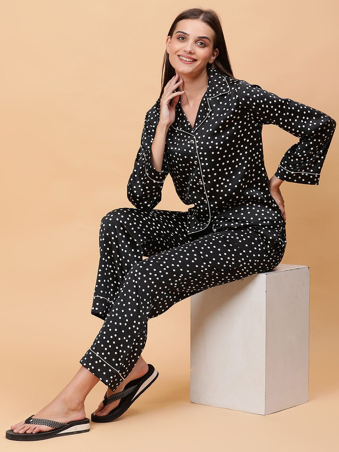 

Unifringe Women Polka Dot Printed Night suit, Black