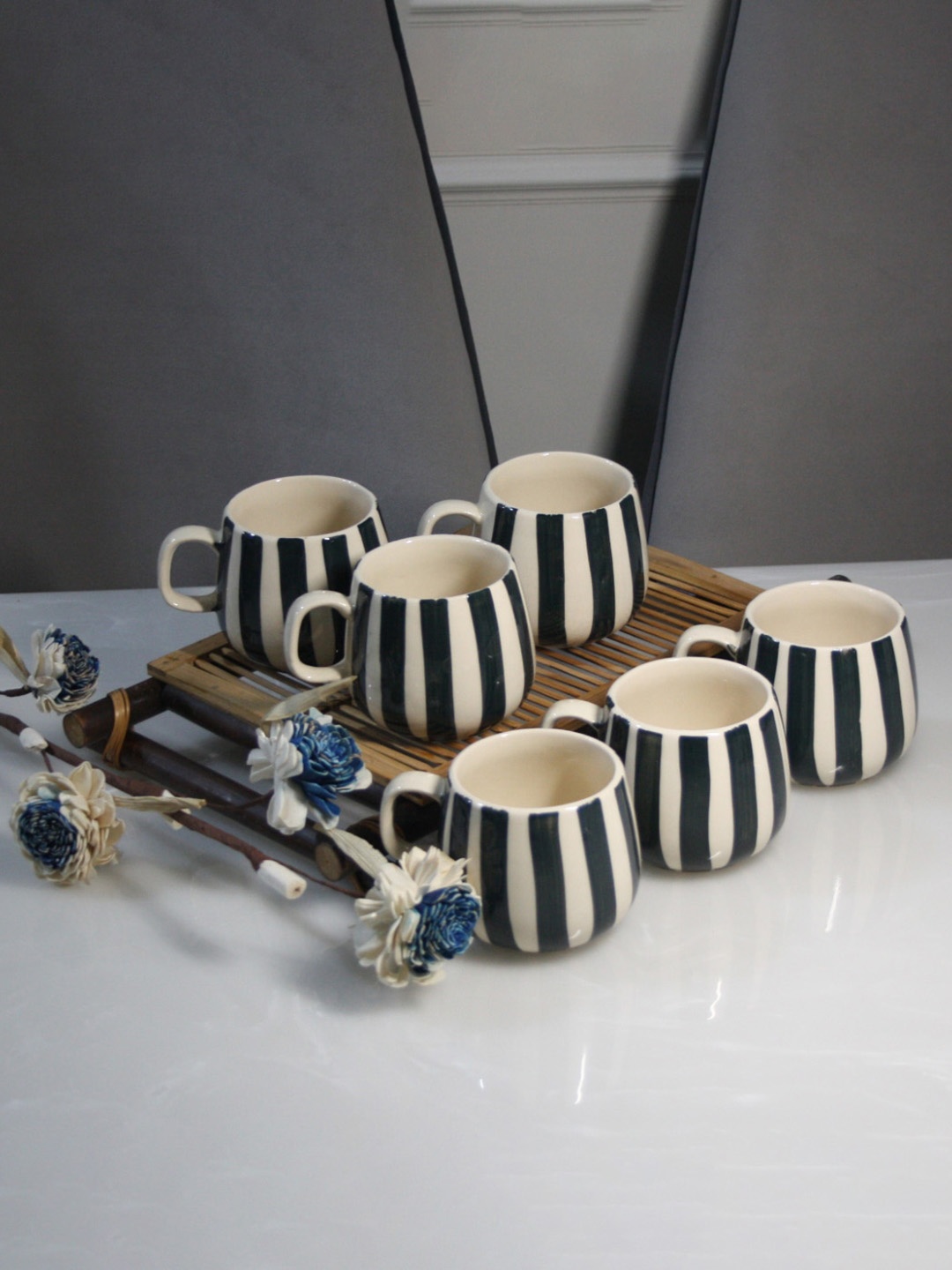 

MODEFE White & Black Geometric Printed Ceramic Glossy Cups Set of Cups and Mugs