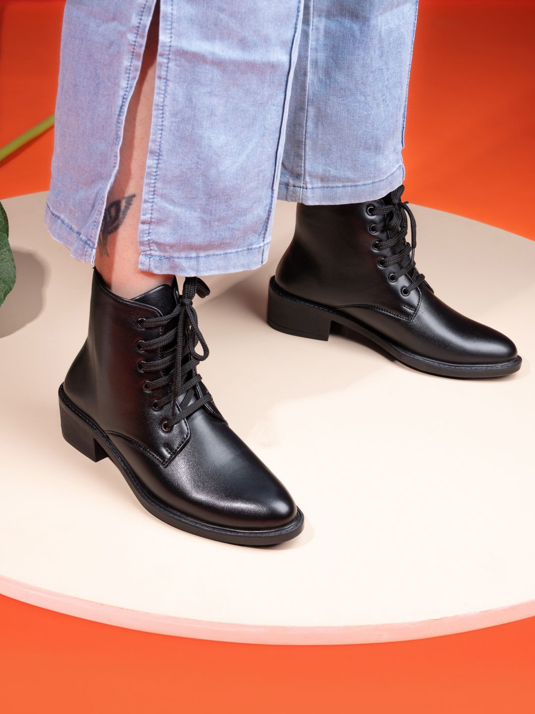 

Roadster Women Lace-Up Mid-Top Boots, Black
