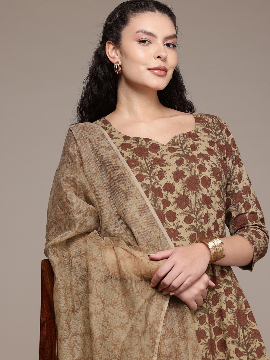 

Bahe Kurtiz Floral Printed Pure Cotton Kurta with Trousers & With Dupatta, Beige
