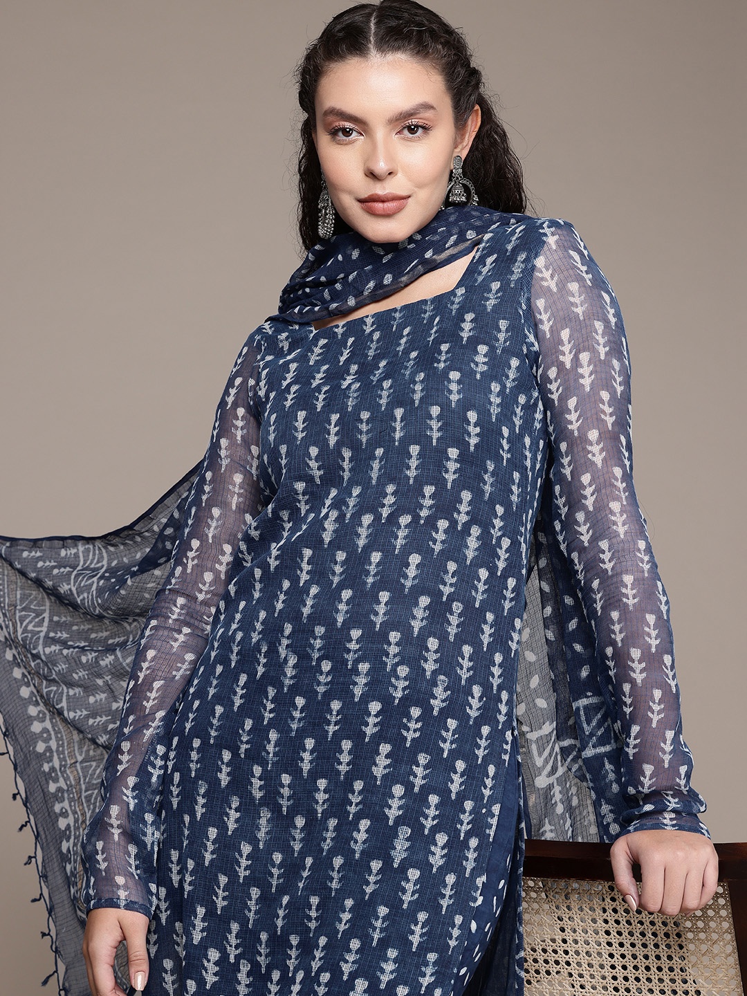 

Bahe Kurtiz Floral Printed Square Neck Kota Doriya Straight Kurta With Trouser & Dupatta, Navy blue