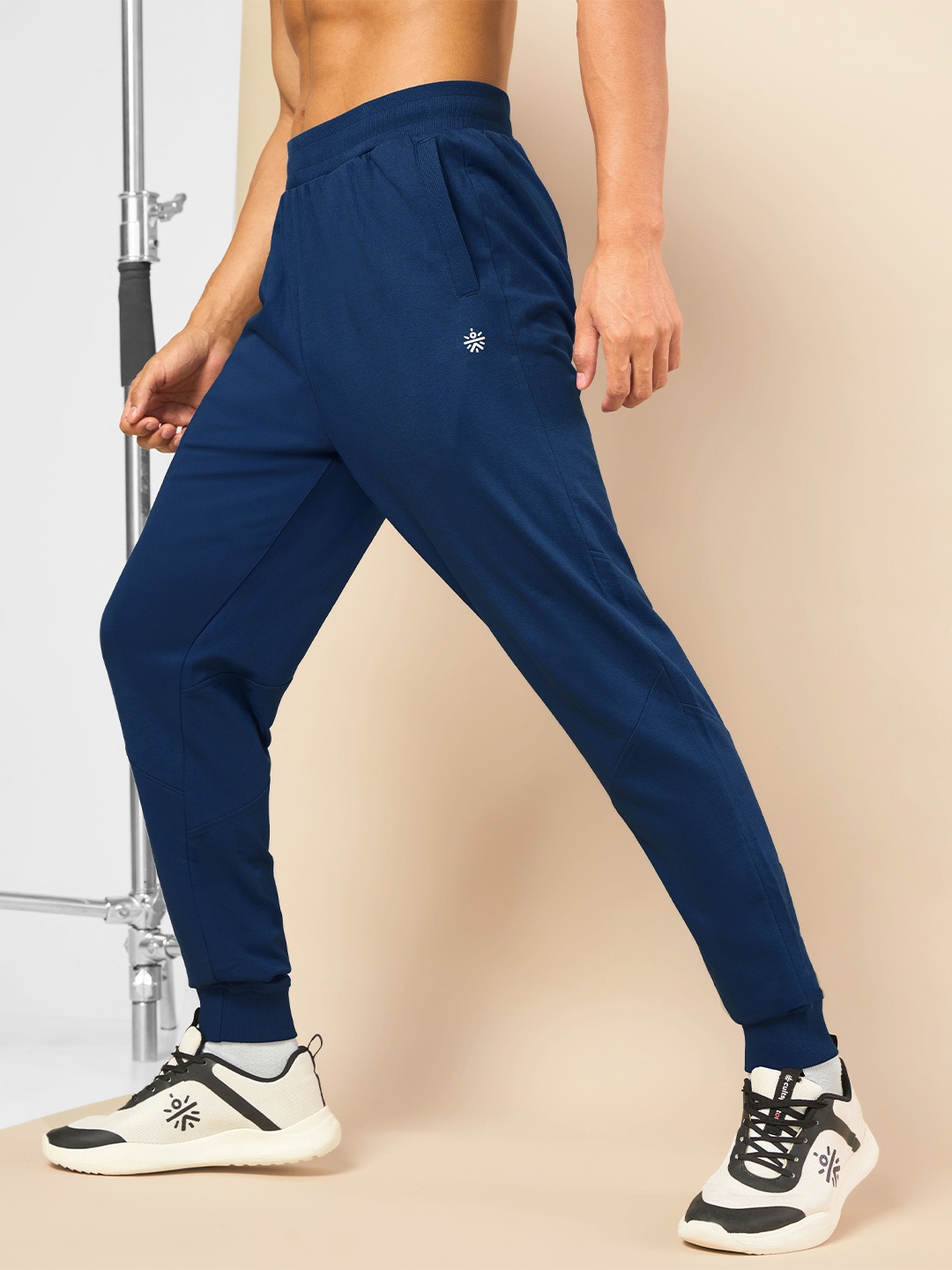 

CULT Men Flex Regular Fit Mid Rise Cotton Joggers, Navy blue