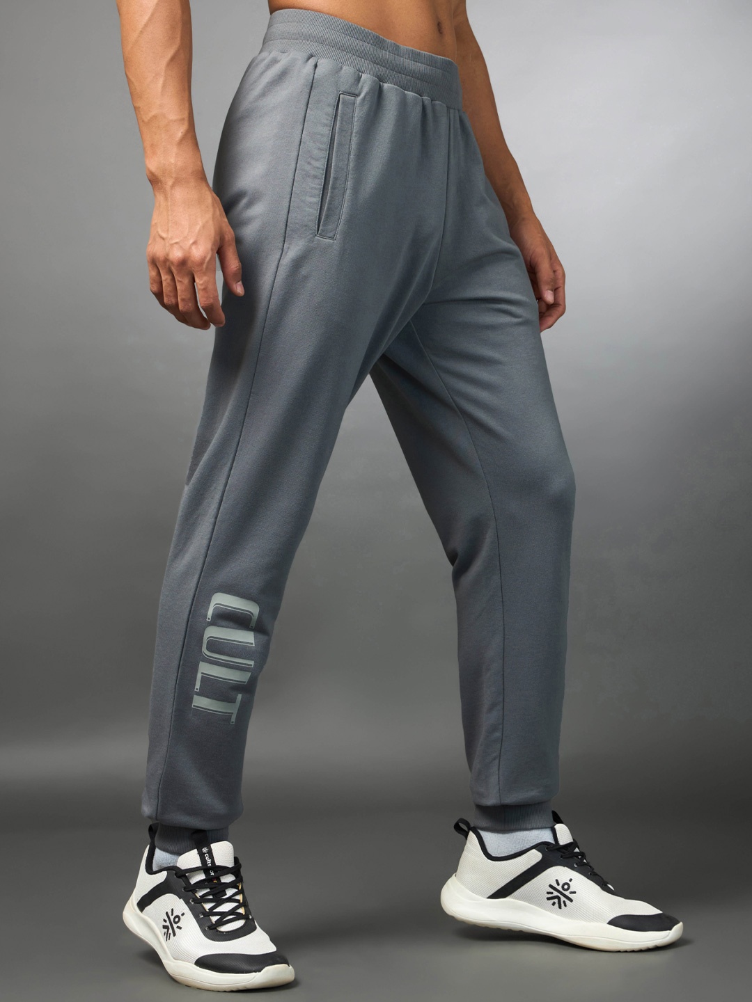 

CULT Men Warm Up Mid-Rise Solid Joggers, Grey