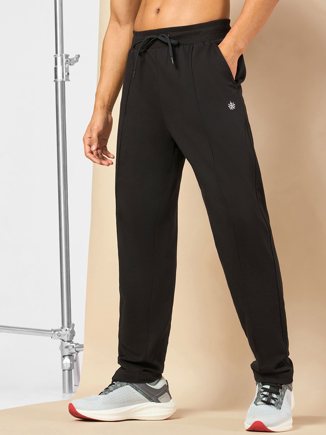 

CULT Men Step Up Lifestyle Pure Cotton Mid-Rise Track Pant, Black