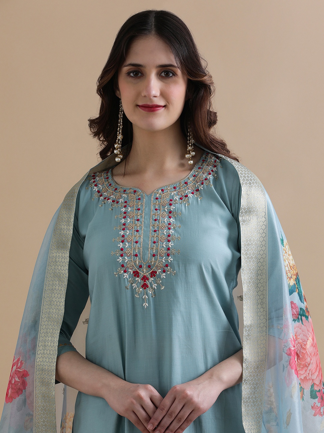 

Jaipur Kurti Women Floral Embroidered Regular Thread Work Chanderi Cotton Kurta with Trousers & With Dupatta, Grey