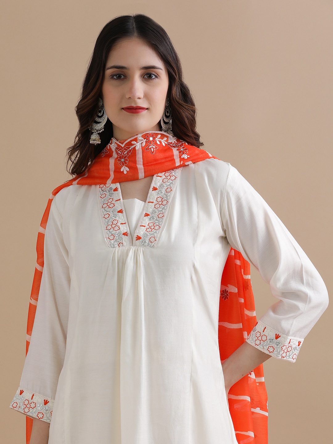 

Jaipur Kurti Women Ethnic Motifs Embroidered Regular Thread Work Chanderi Cotton Kurta with Trousers & With, Off white