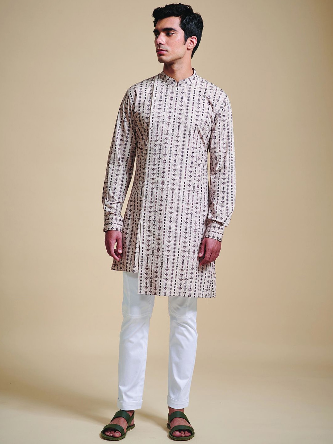 

RR Blue Men Geometric Checked Thread Work Kurta, Peach