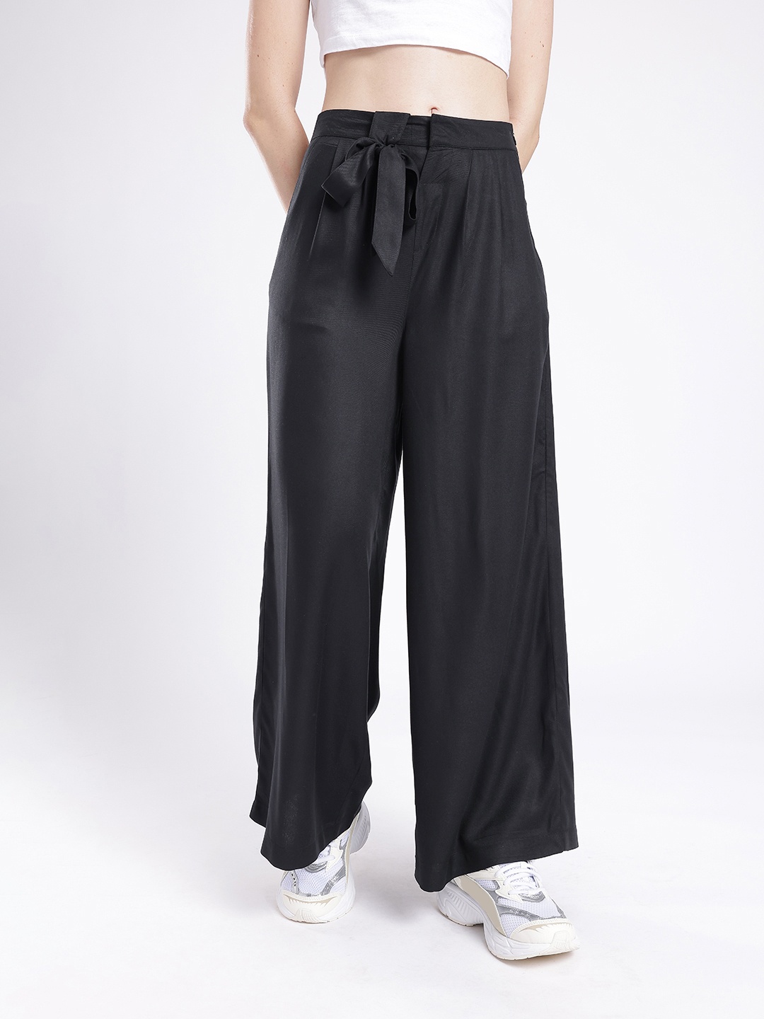 

glitchez Women Urban Swagger Relaxed Straight Fit Pleated Parallel Trousers, Black