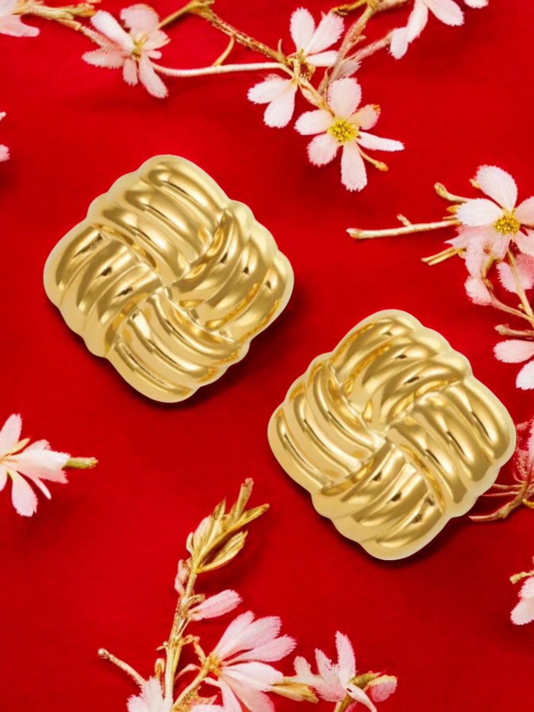 

OOMPH Contemporary Studs Earrings, Gold
