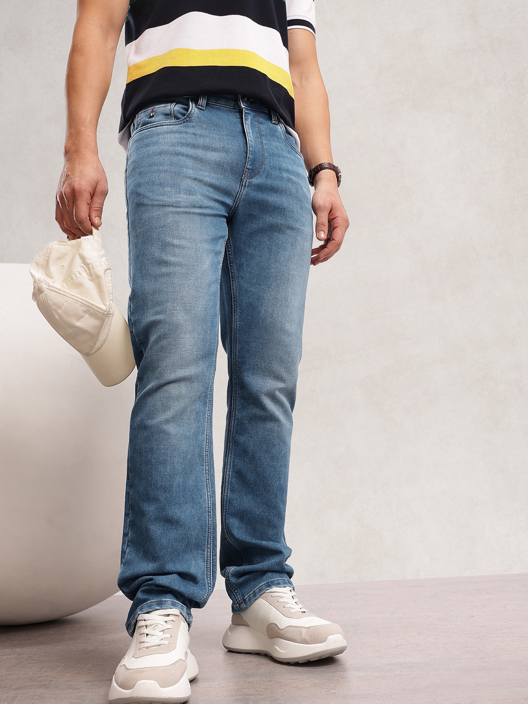 

Nautica Men Straight Fit Light Fade Stretchable Jeans, Blue