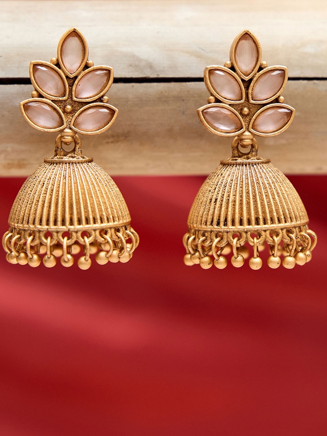 

Fida Floral Jhumkas Earrings, Gold