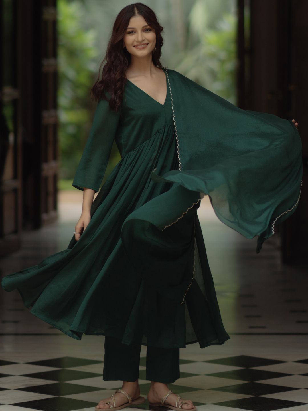 

anayna Women High Slit Kurta with Trousers & With Dupatta, Green