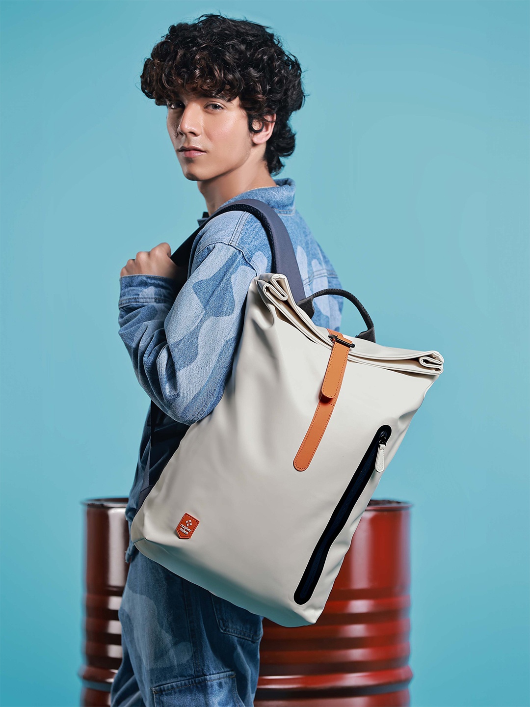 

Nasher Miles Chelsea 28 L Water Resistant Top-Open Padded Polyurethane Laptop Backpack, White