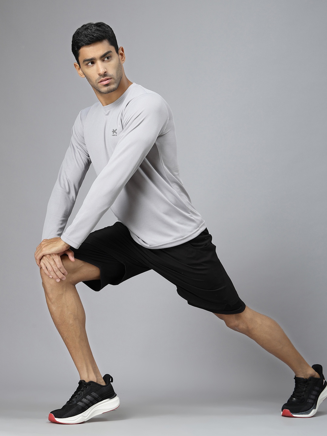 

HRX by Hrithik Roshan Men Solid Round Neck Rapid-Dry Training T-shirt, Grey