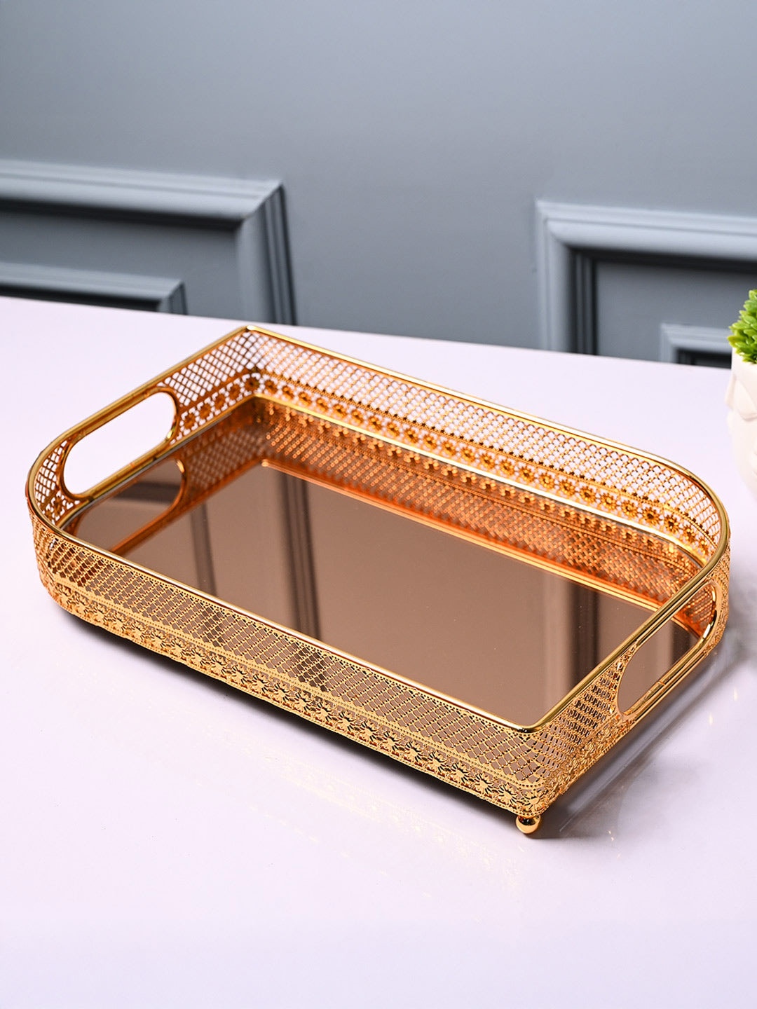 MARKET99 Von Casa Gold-Toned Leaf Design Water Proof Serving Tray