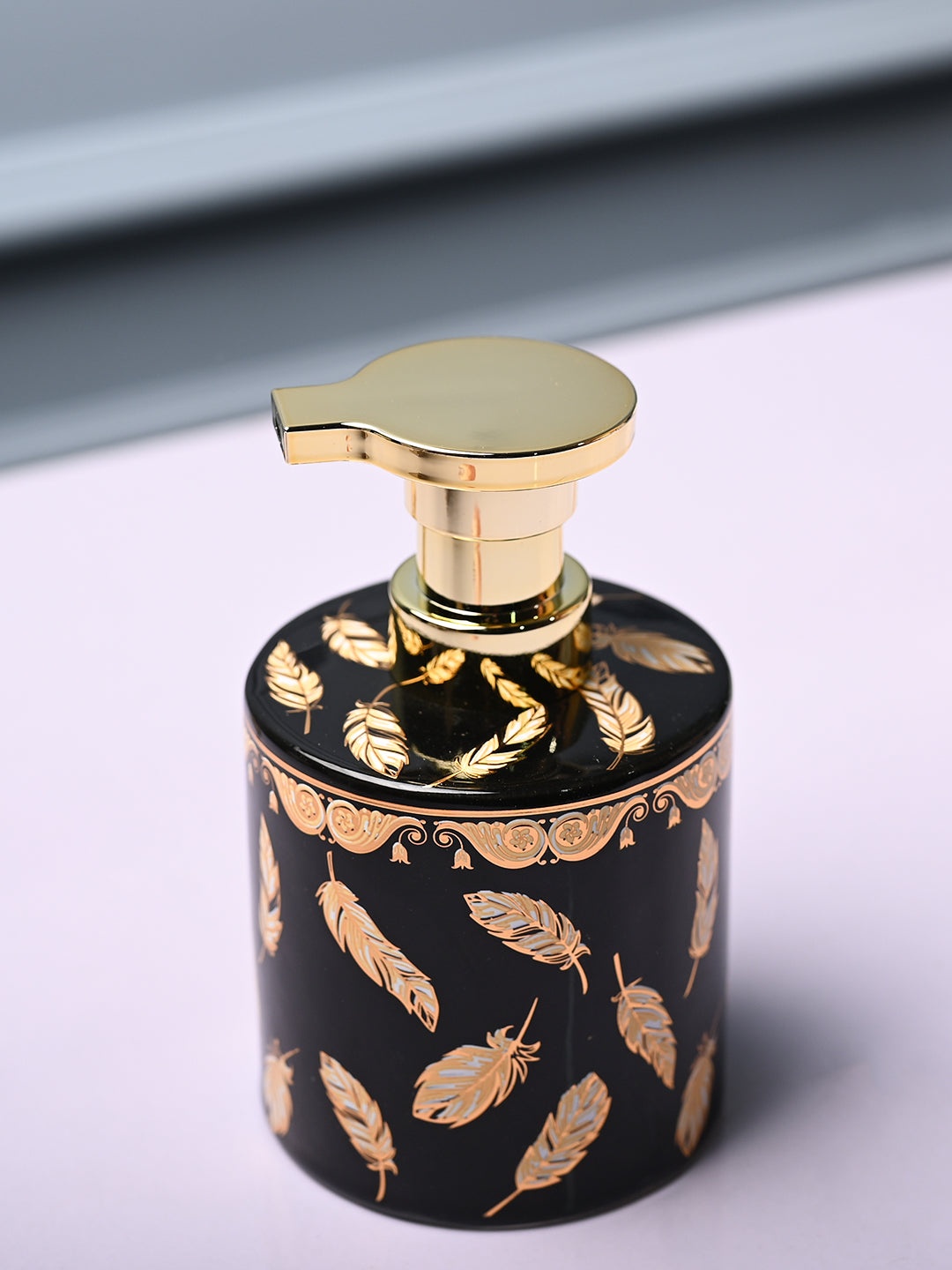 

MARKET99 Black & Beige Leaf Printed Ceramic Waterproof Soap Dispenser 500 ml