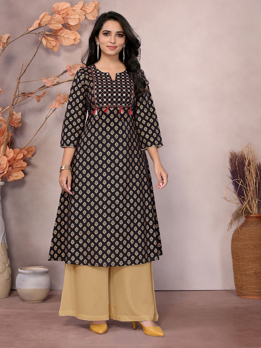 

Rangita Women Embroidered Kurta, Black