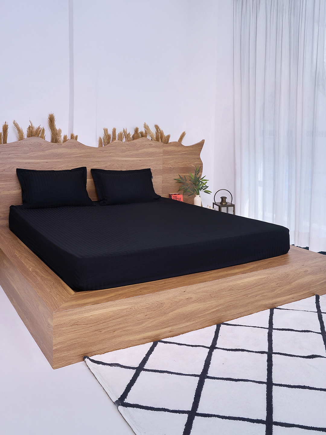 

BELIHODE Premium Black Striped Fitted Cotton 300 TC King Bedsheet Set