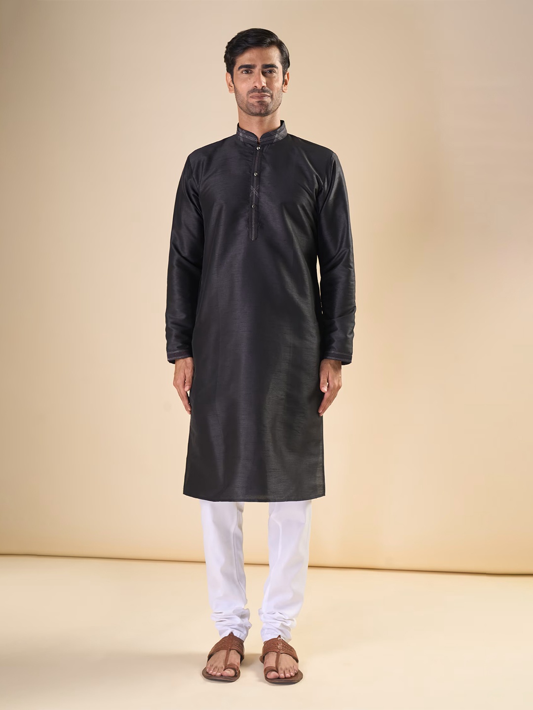 

OUTLUK Men Regular Pure Silk Kurta with Pyjamas, Black