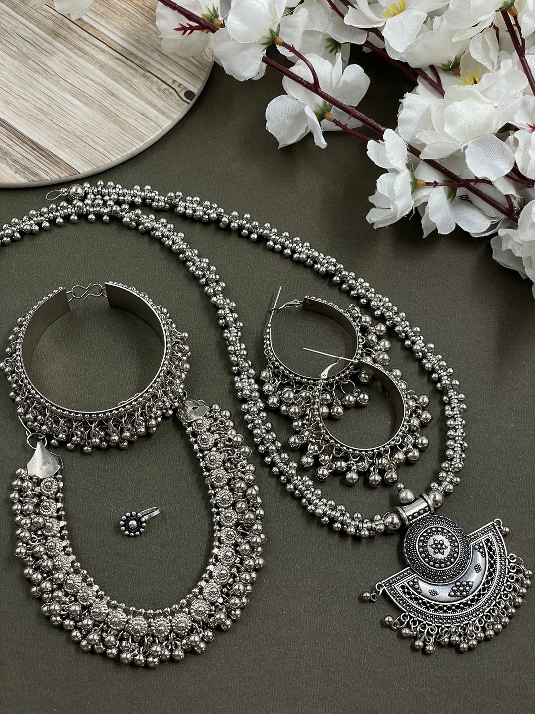

NAMAN ARTS Brass Oxidized Jewelry Set, Silver