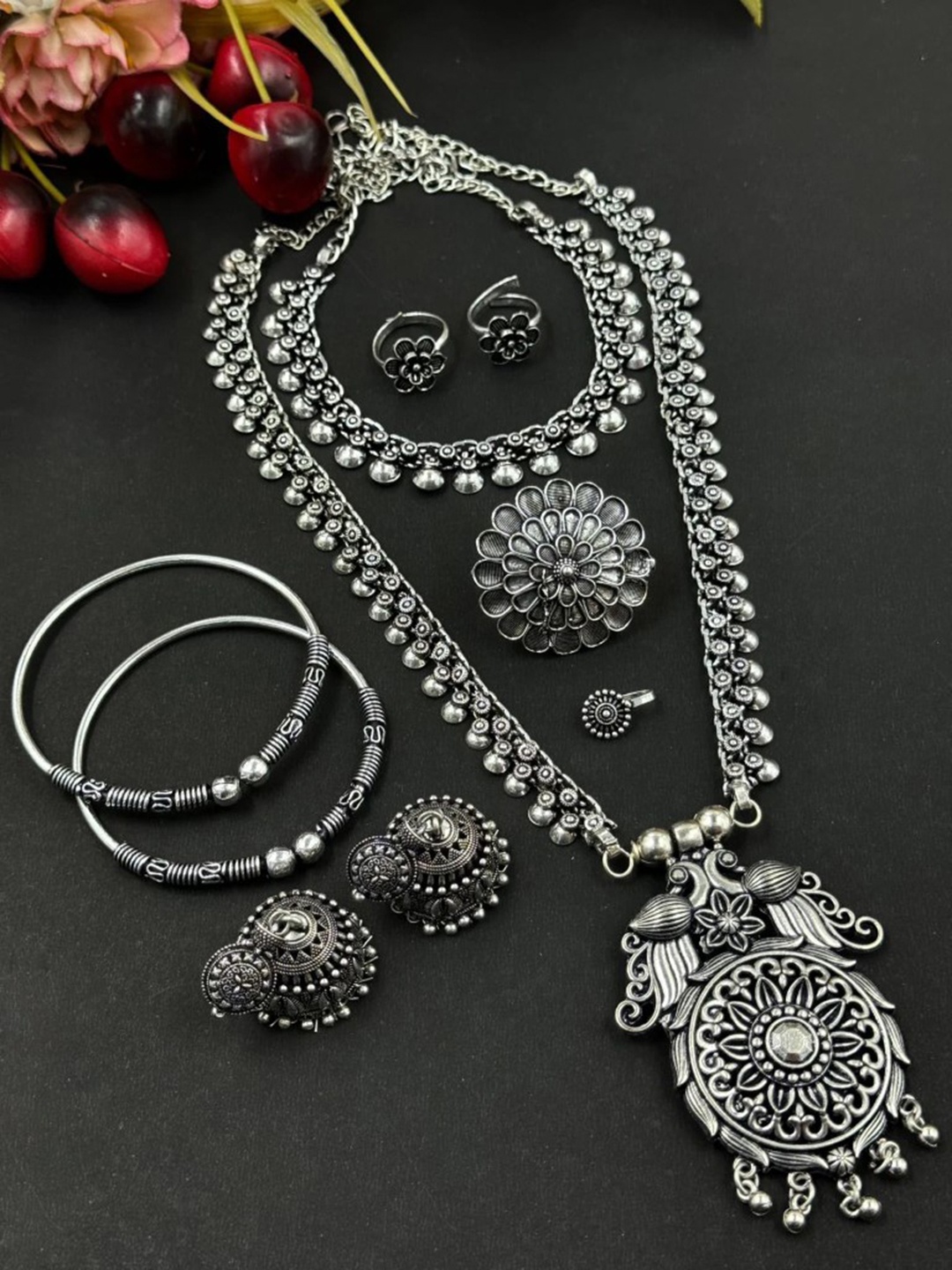 

NAMAN ARTS Richa Silver Plated Oxidised Jewellery Set