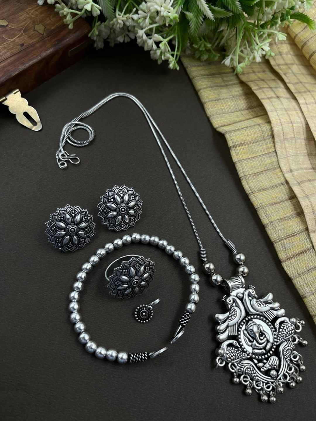 

NAMAN ARTS Mahek Silver Plated Oxidised Jewellery Set