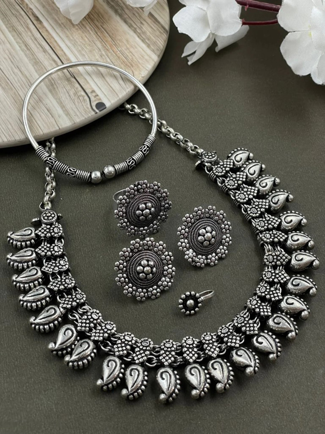 

NAMAN ARTS Mouni Silver Plated Oxidised Jewellery Set
