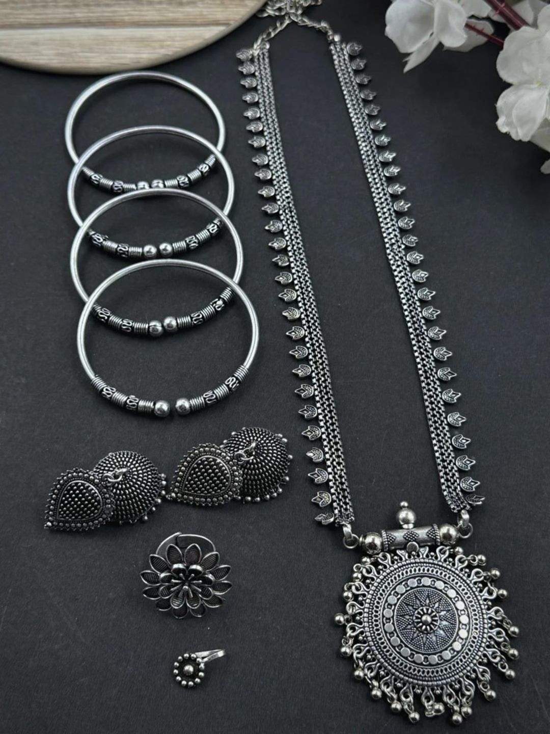 

NAMAN ARTS Silver-Plated Oxidised Necklace Jewellery Set