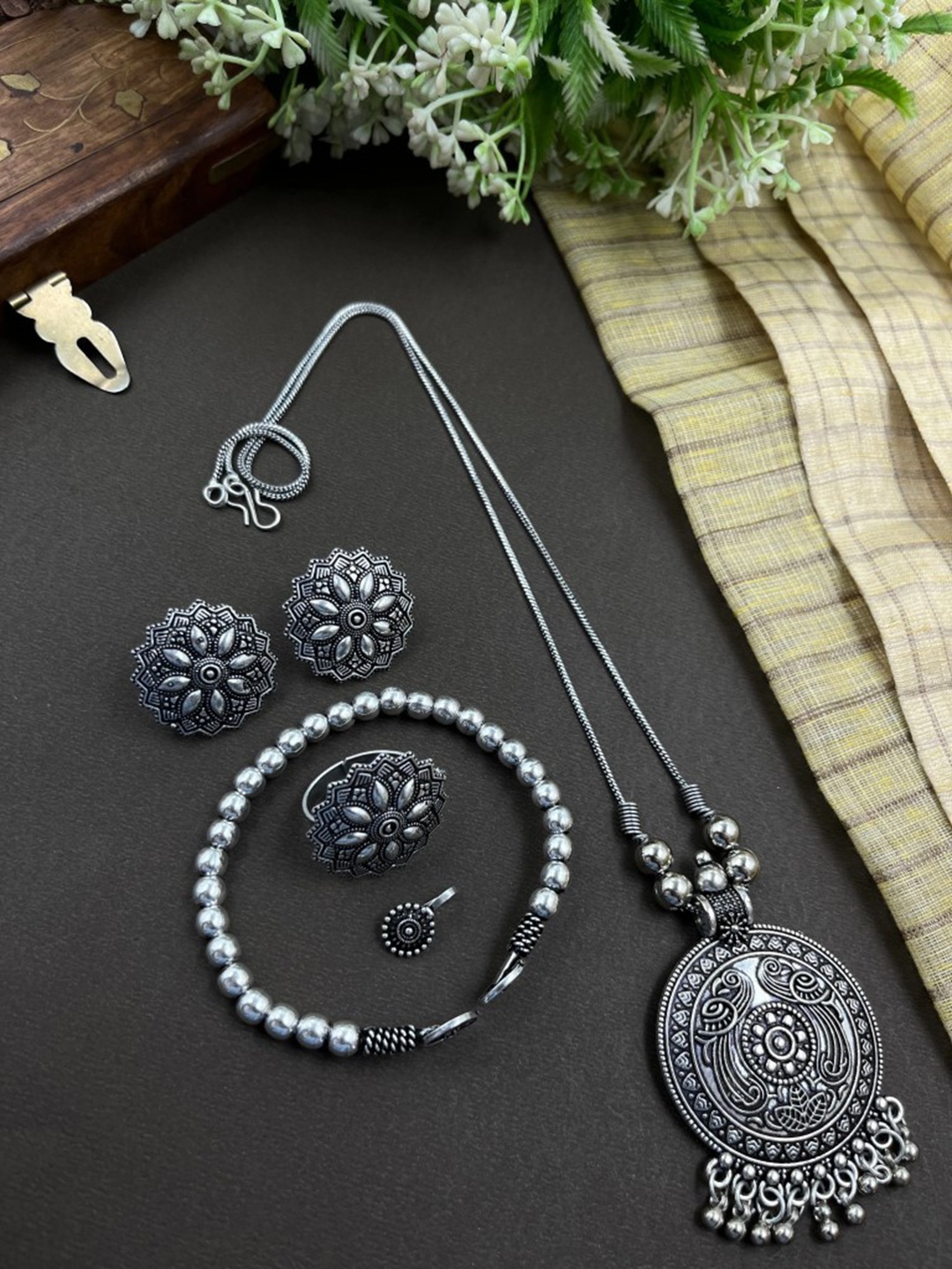 

NAMAN ARTS Mahek Silver Plated Oxidised Jewellery Set