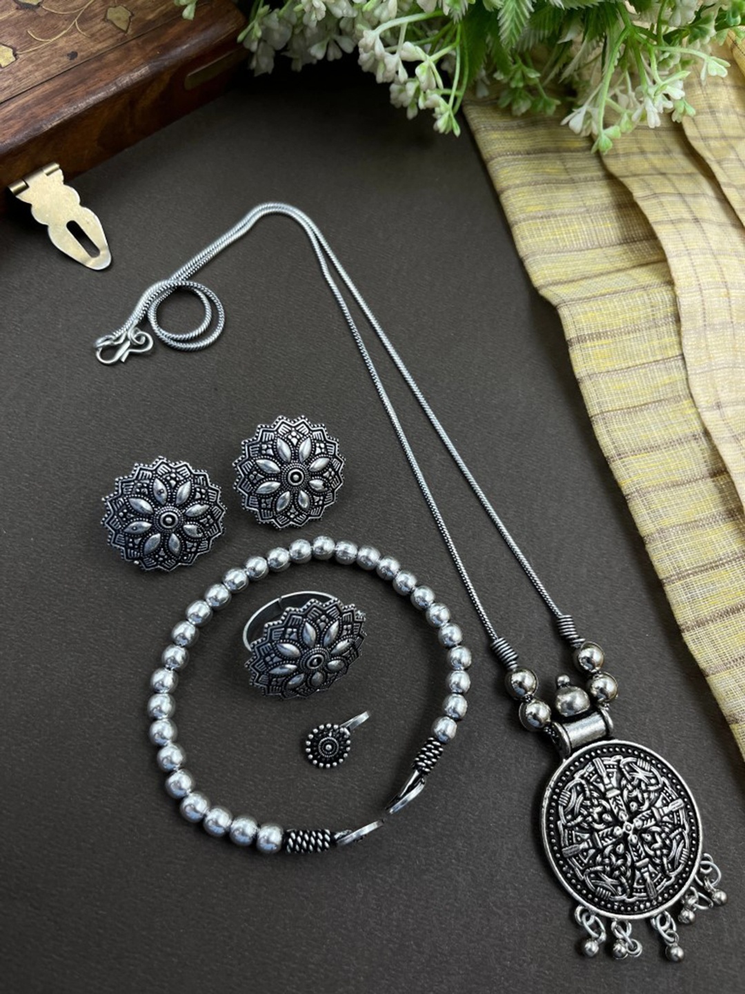 

NAMAN ARTS Mahira Silver-Plated Oxidised Necklace Jewellery Set