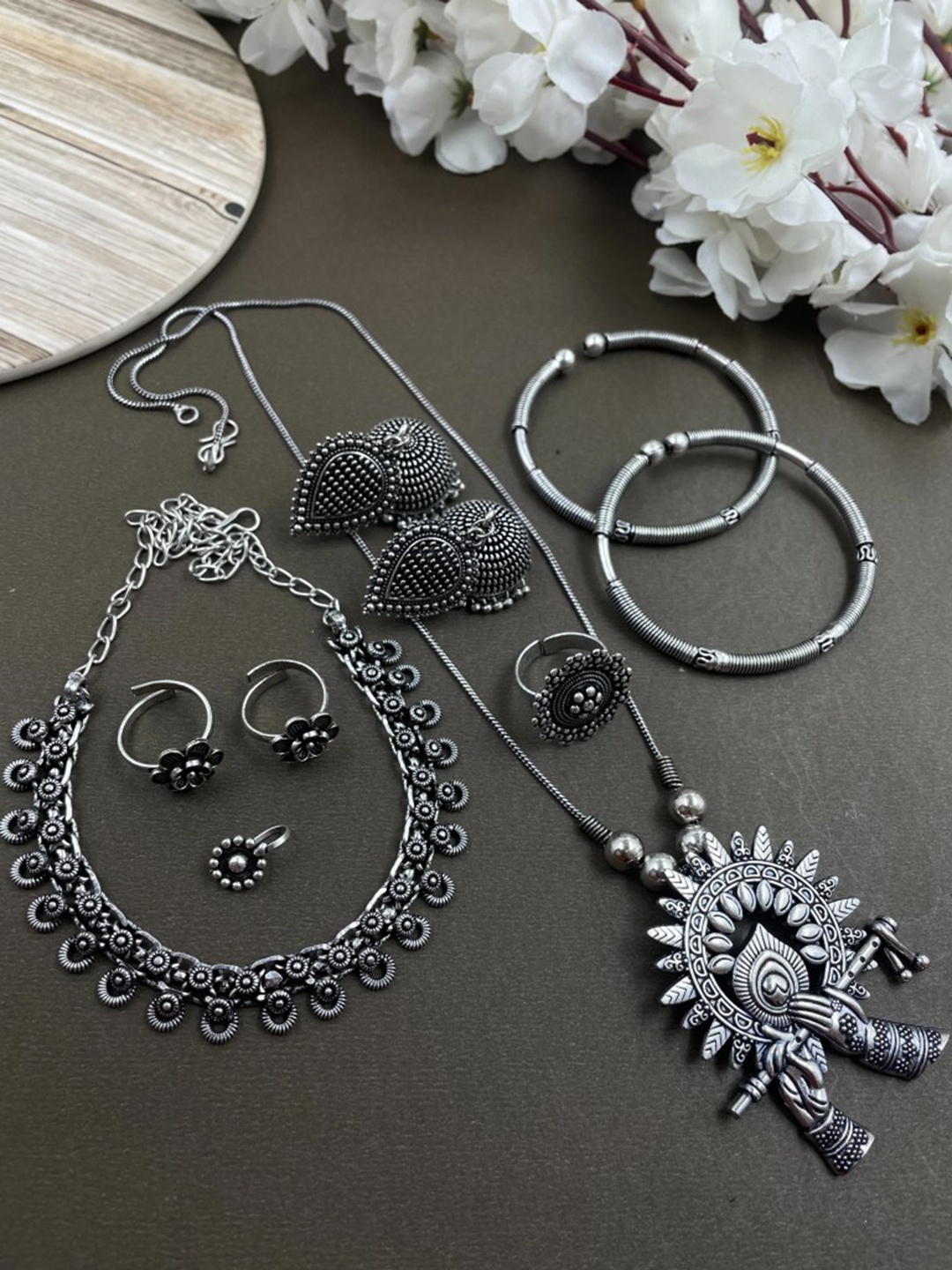 

NAMAN ARTS AMY Silver-Plated Oxidised Necklace Jewellery Set