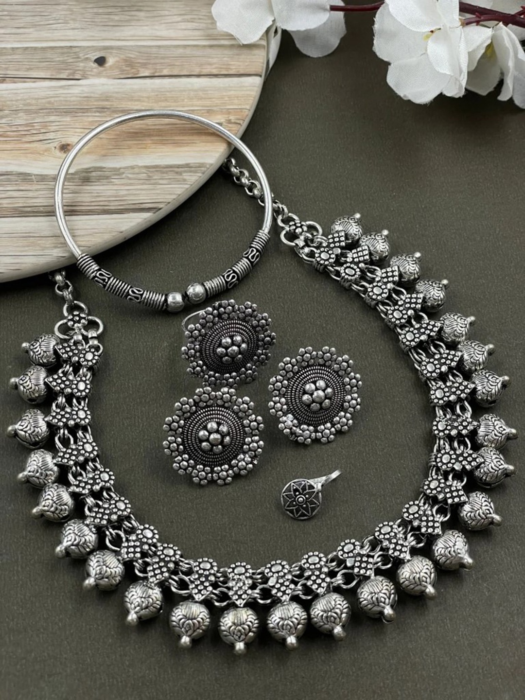 

NAMAN ARTS Mohini Silver-Plated Oxidised Necklace Jewellery Set