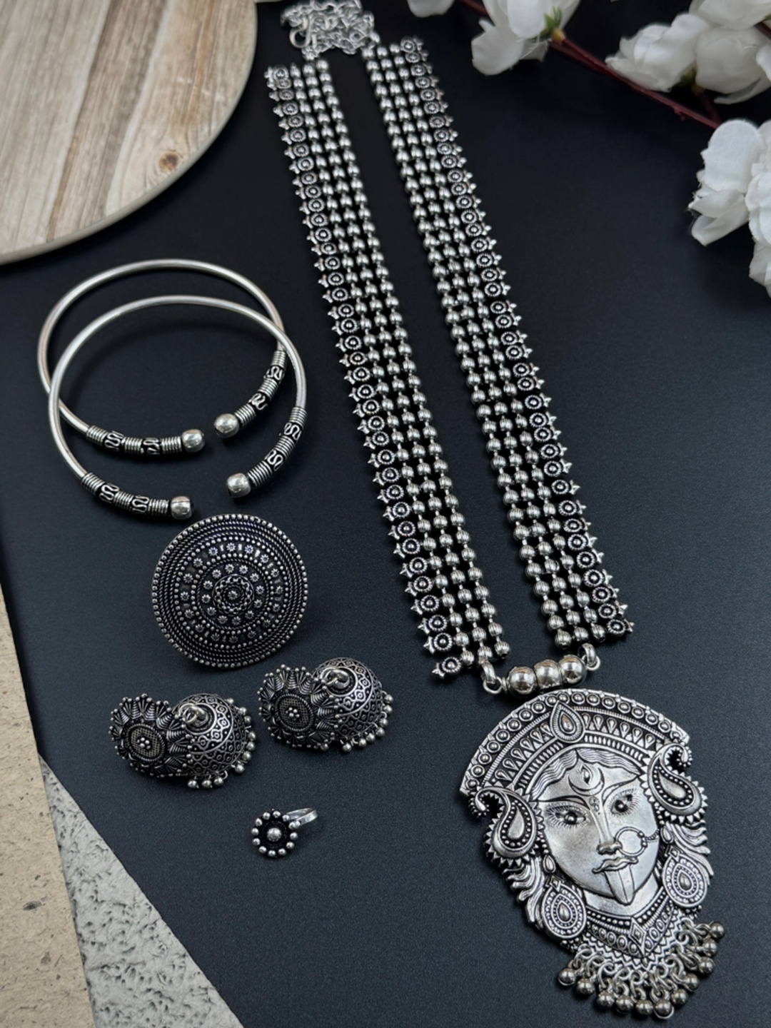 

NAMAN ARTS Silver-Plated Oxidised Necklace Jewellery Set