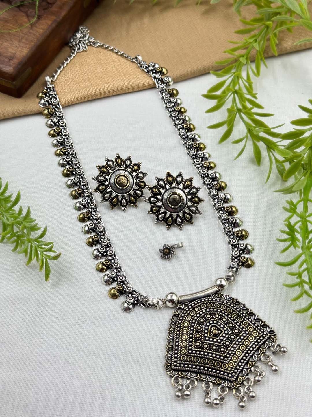 

NAMAN ARTS Nimita Gold Plated Oxidised Jewellery Set