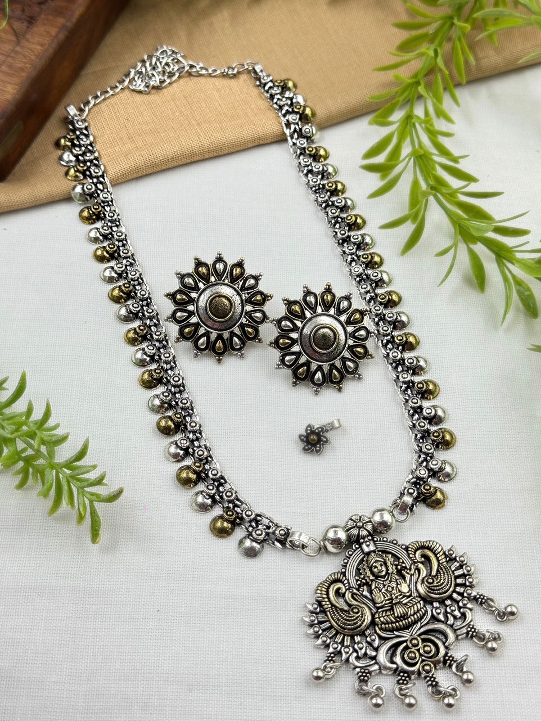 

NAMAN ARTS Nimita Gold Plated Oxidised Jewellery Set