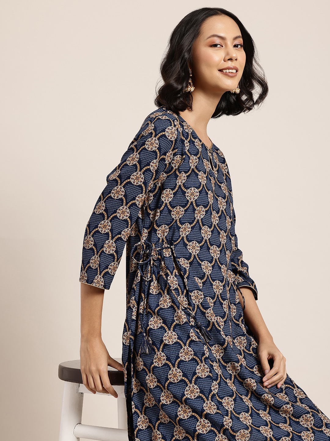 

HERE&NOW Floral Printed Keyhole Neck Kurta with Waist Tie Up Detail, Navy blue