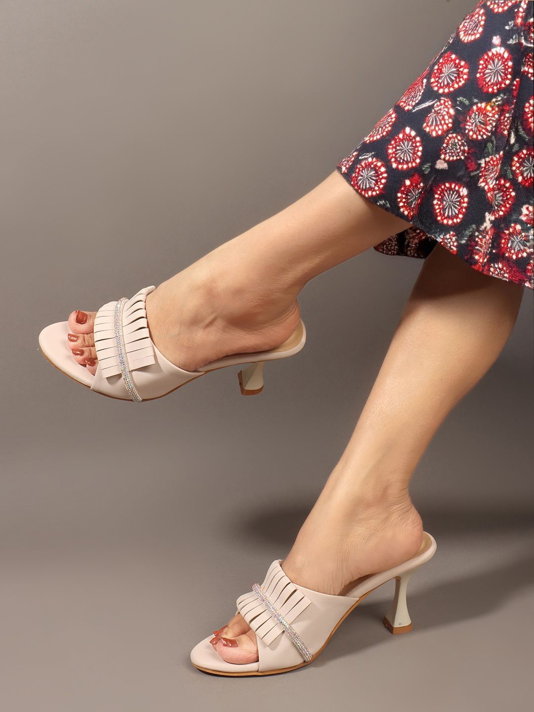 

Carlton London Women Embellished Block Sandals, Cream