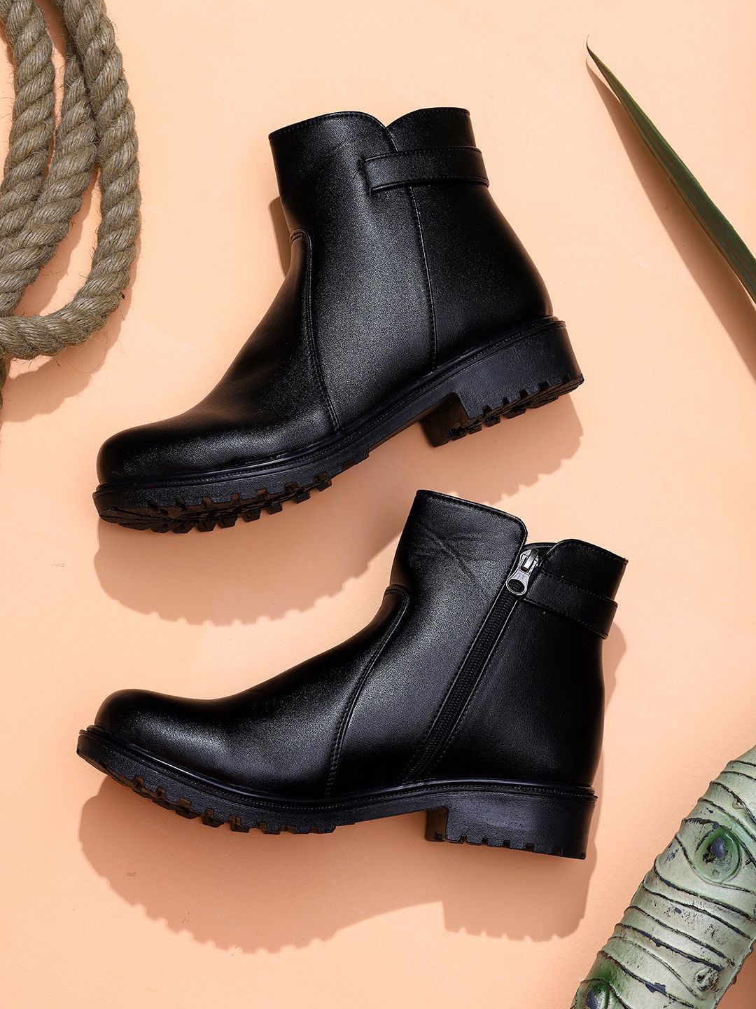 

TRASE Women Casual Regular Boots, Black