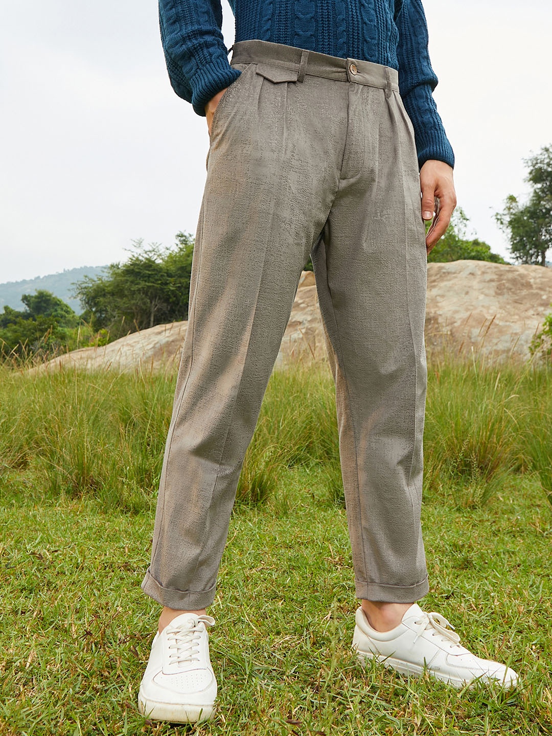 

Campus Sutra Men Comfort Mid-Rise Regular Fit Pleated Trousers, Grey