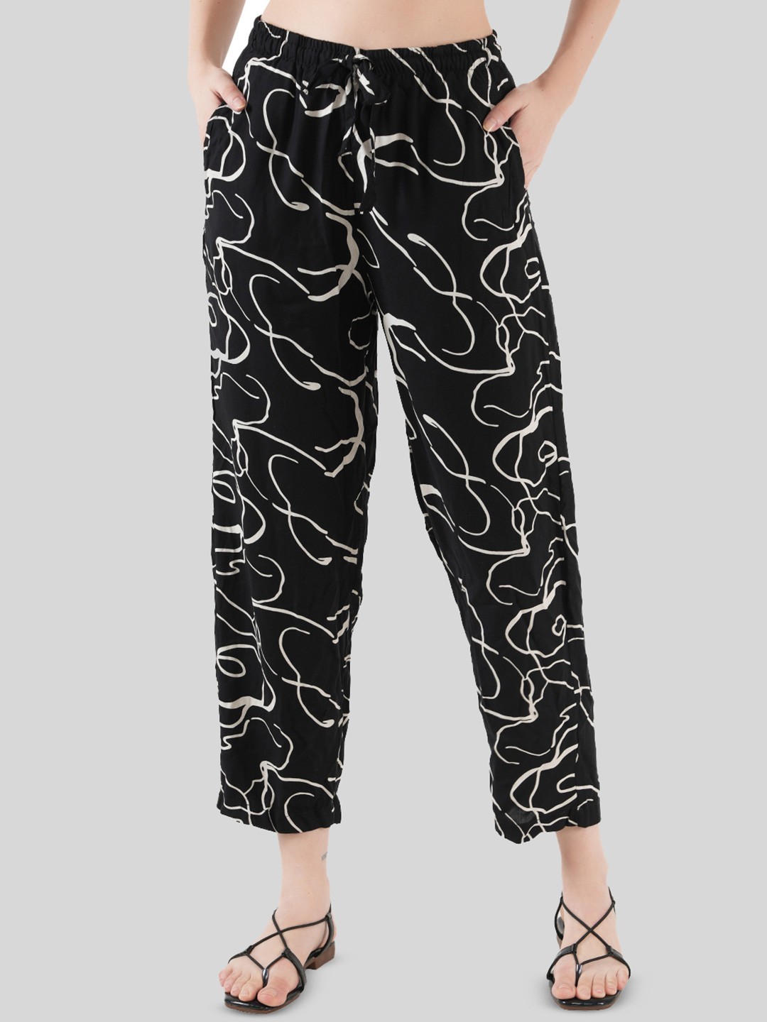 

Style Shoes Women Printed Mid-Rise Lounge Pants, Black