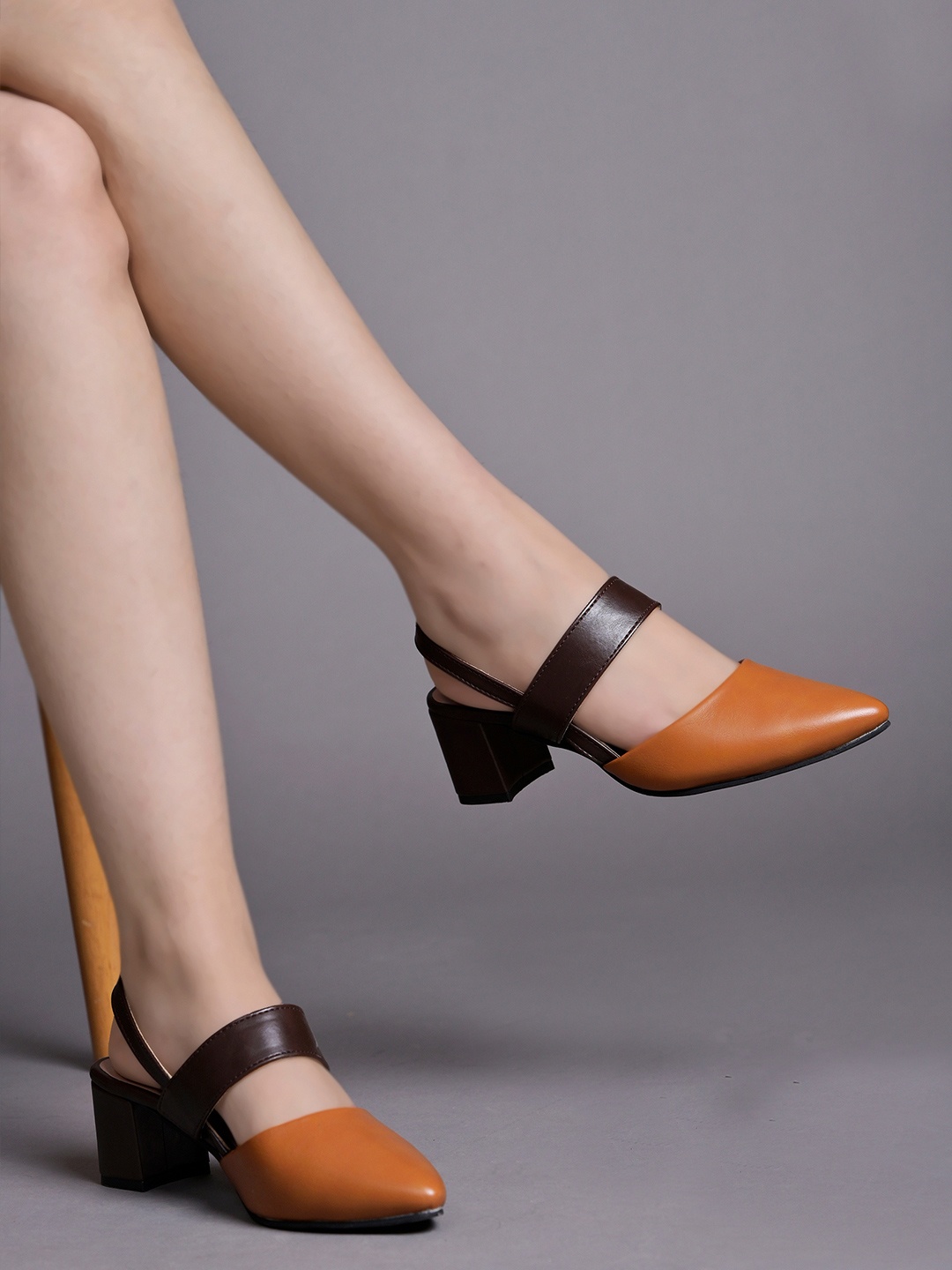 

Shoetopia Block Mary Janes, Tan