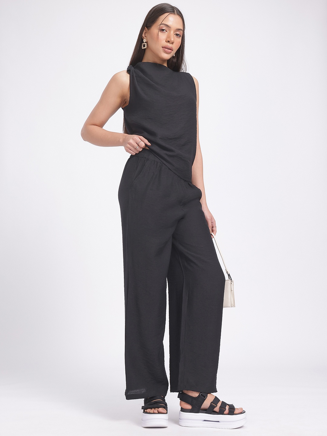 

glitchez Minimal Aesthetics Twisted Detail Top With Wide Leg Trousers, Black