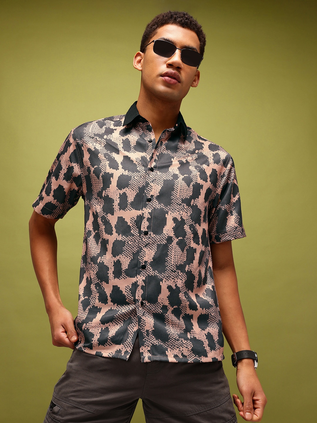 

glitchez Jungle Pulse Animal Print Relaxed Fit Shirt, Pink