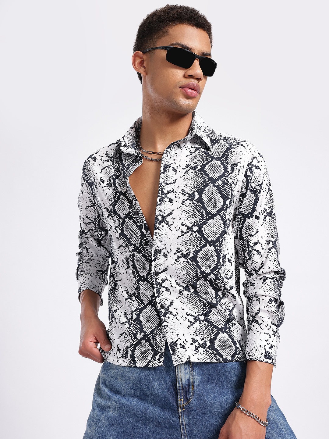 

glitchez Snake Charmer Printed Boxy Fit Shirt, White