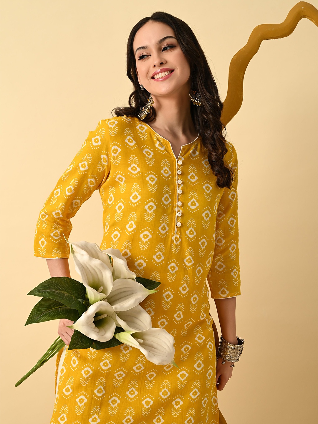 

GLOWWORLD Printed Round-Neck Ethnic Straight Kurta, Yellow