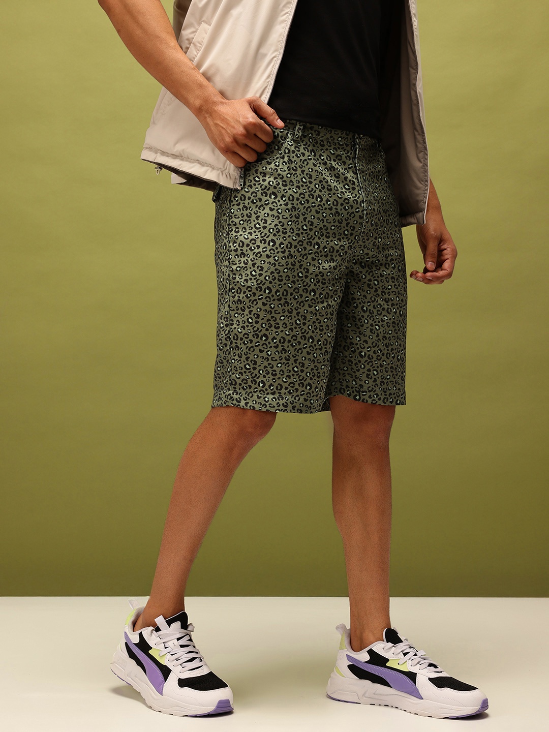 

glitchez Men Jungle Pulse Animal Print Jorts, Green