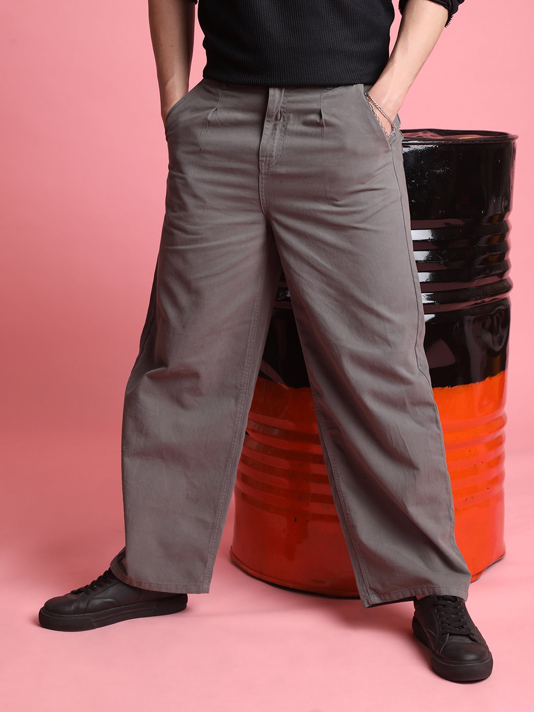 

Bene Kleed Men Baggy Fit Pleated Chinos Trousers, Grey