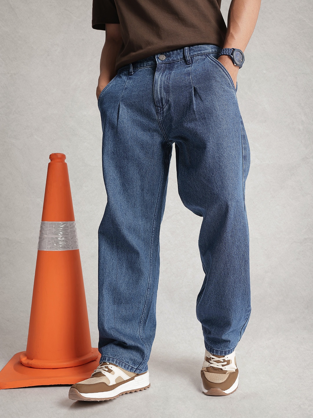 

WROGN Men Pure Cotton Loose Pleated Jeans, Blue