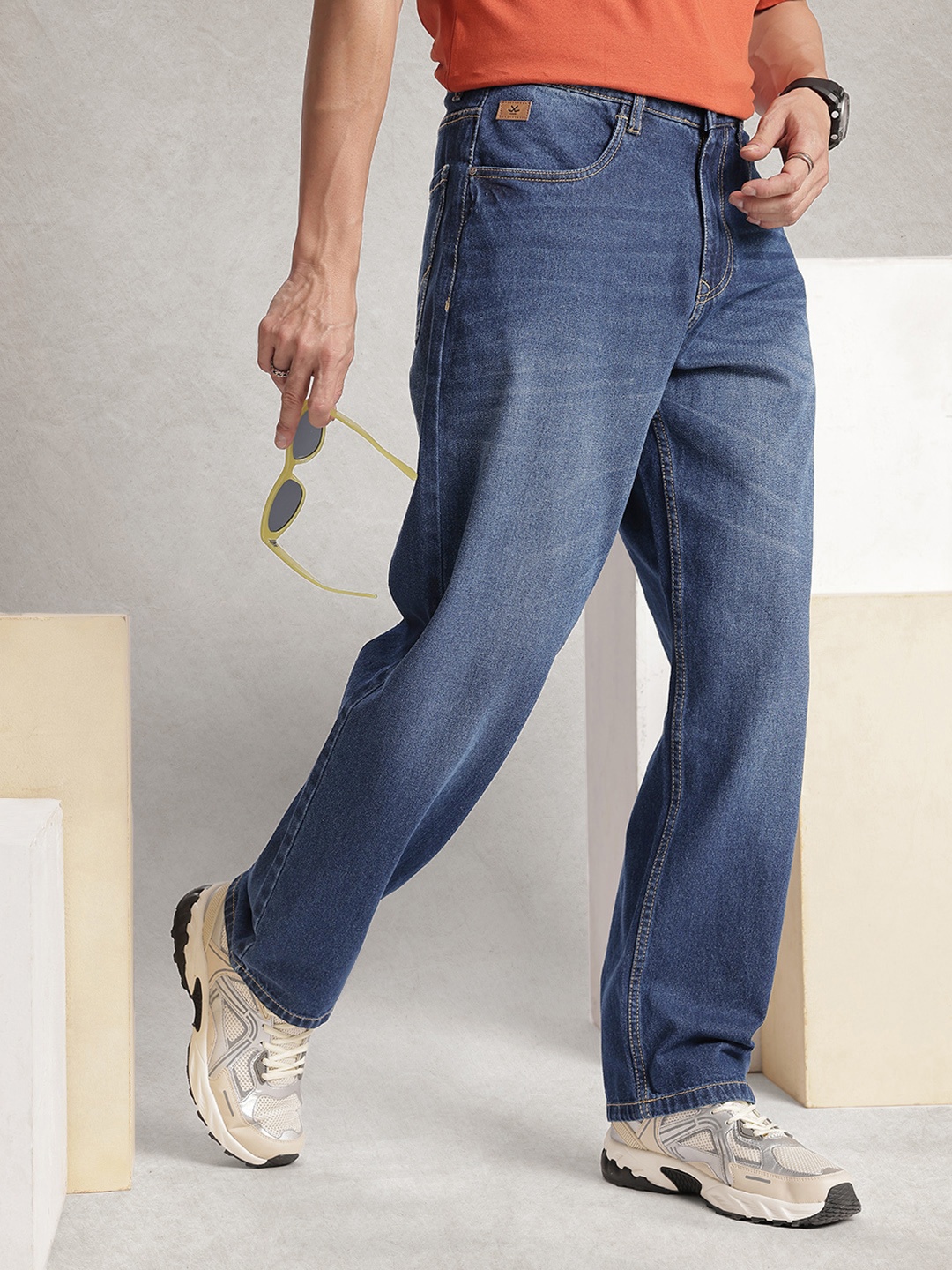 

WROGN Men Pure Cotton Loose Light Fade Jeans, Blue