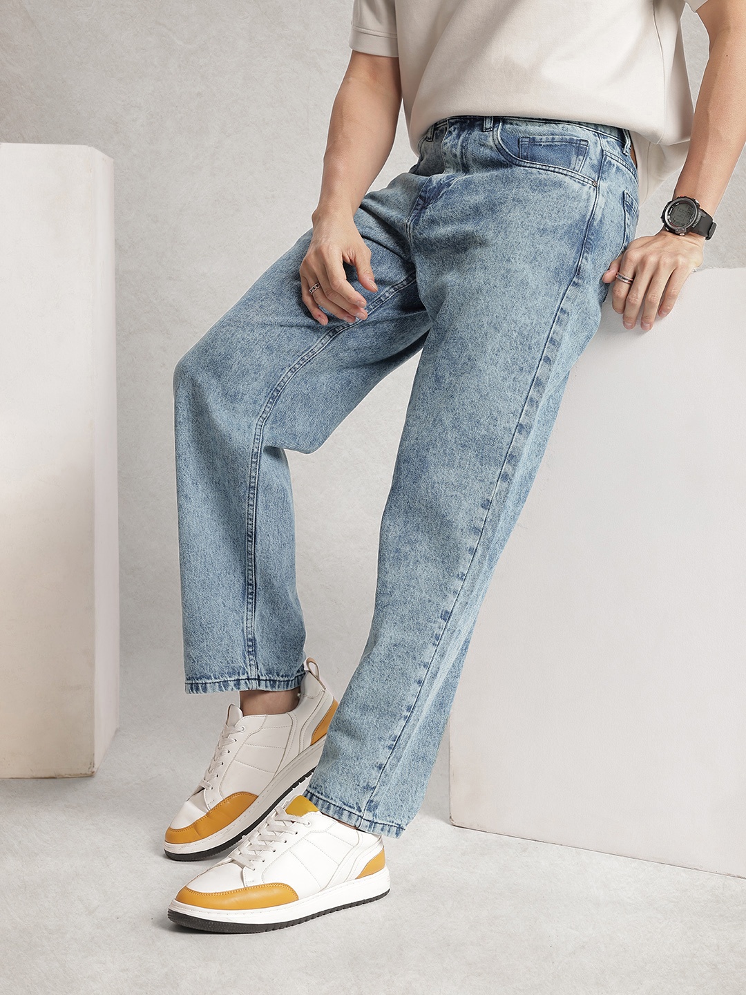 

WROGN Men Pure Cotton Loose Fit Heavy Fade Jeans, Blue